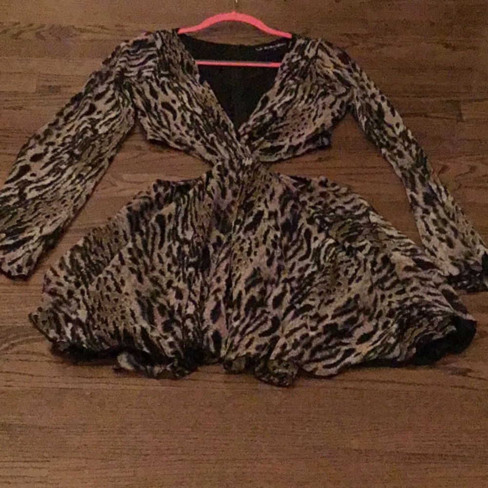 LEOPARD DRESS CUT OUT SIDES, PARTY DRESS. - Picture 6 of 6